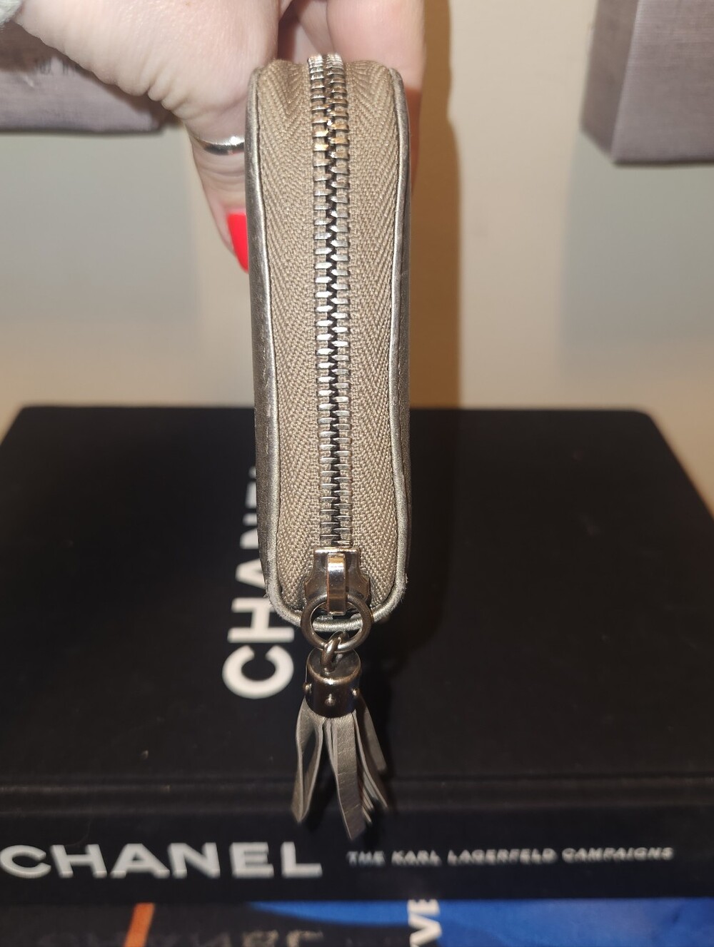 Gucci Metallic Bronze Zip-Around Leather Wallet with Tassel - Picture 3 of 6